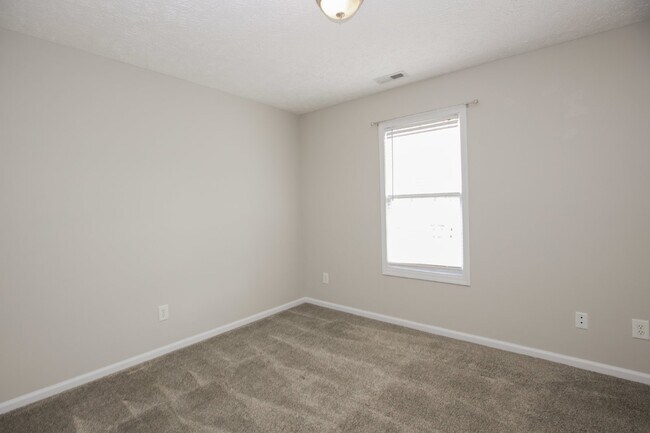 Building Photo - Charming 3 Bed, 2 Bath Rental Home in Raeford, NC - Don't Miss Out!