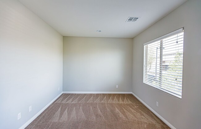 Building Photo - Beautiful Home in a Gated Community