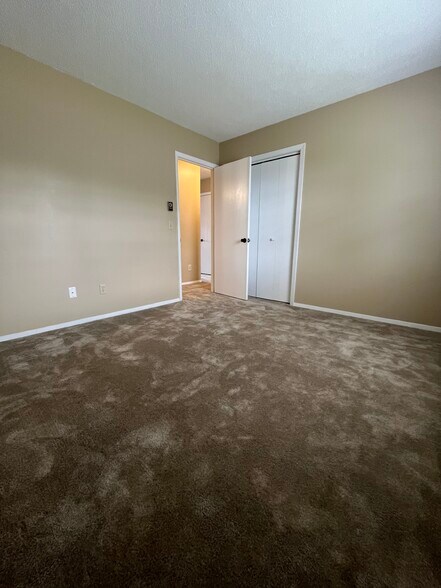 Building Photo - 2112 Melanie Ln