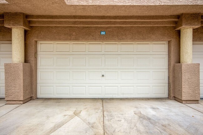 Building Photo - GATED SUMMERLIN CONDO/COMMUNITY POOL/SPA/ BASKETBALL COURT-2 CAR ATTACHED GARAGE!