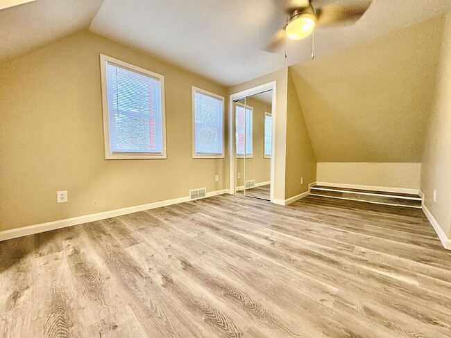 Building Photo - Updated South Bend Gem!