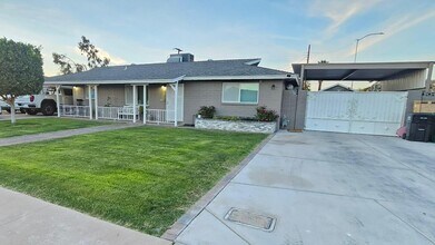 Building Photo - 1424 W 6th Pl