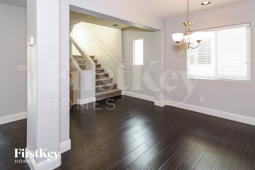 Building Photo - 10548 Gibbous Moon Dr