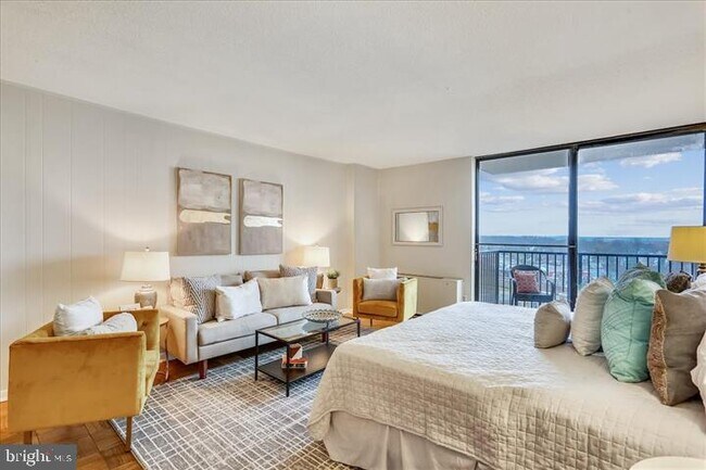 Building Photo - 4 Monroe St