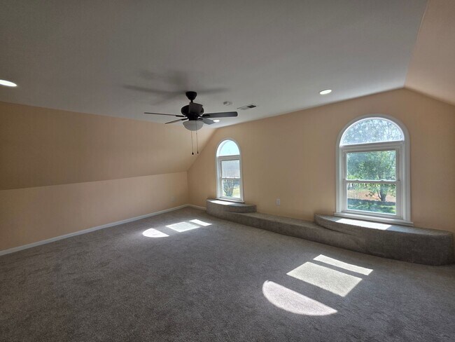 Building Photo - Newly Renovated Stunning Home