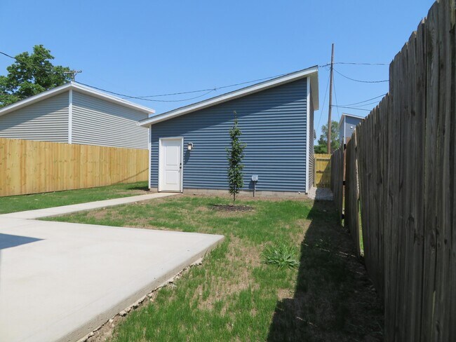 Building Photo - 1446 Wendell Ave