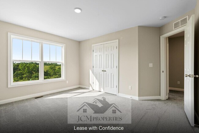 Building Photo - 916 Camden Ct
