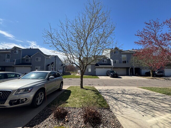 Building Photo - High Ceilings Townhouse Retreat: Spacious 2-Bed, 2-Bath Gem in Woodbury!
