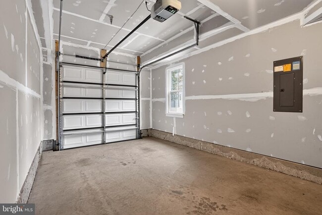 Building Photo - 13246 Lake Woodland Way