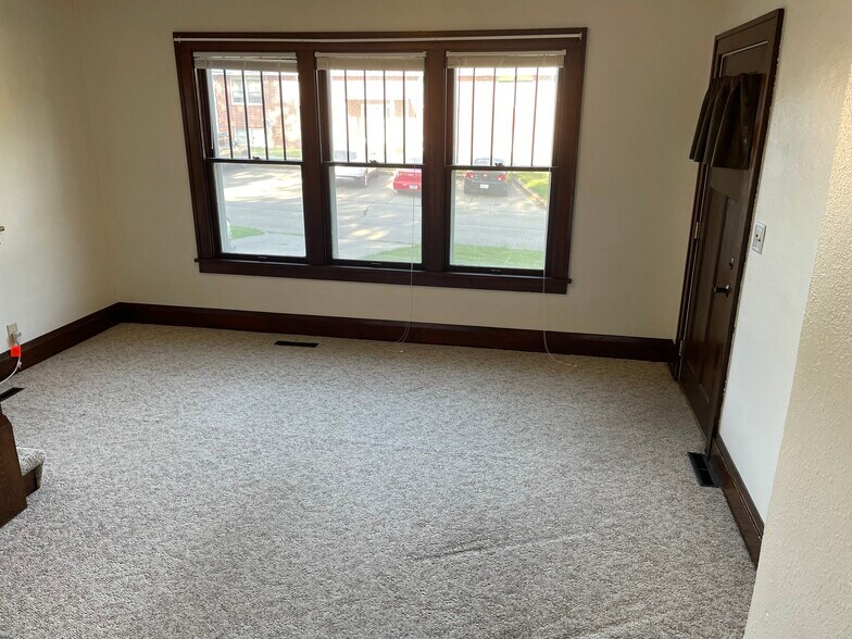 Living Room - 506 S 4th St