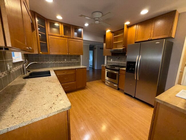 Building Photo - 741 Woods Ct
