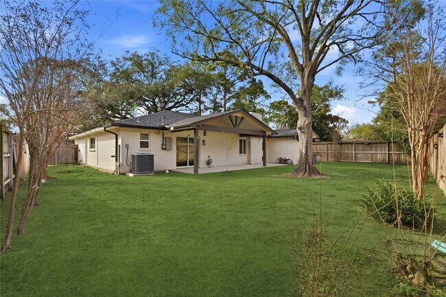 Building Photo - 2606 Parana Dr