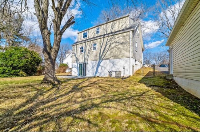 Building Photo - 4543 Kingston Rd