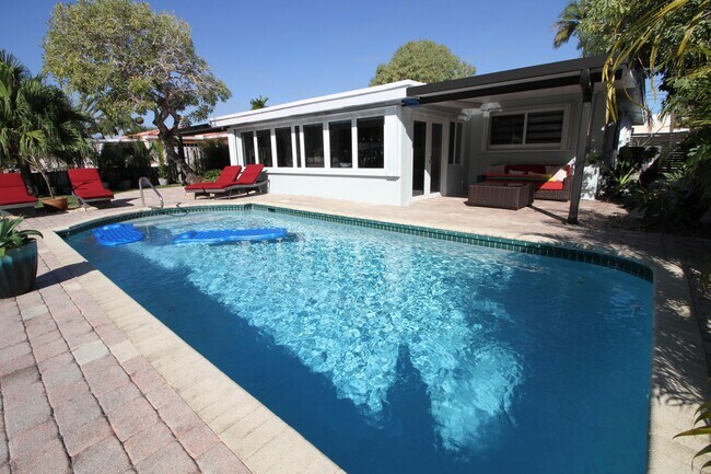 Building Photo - 2548 SE 14th St