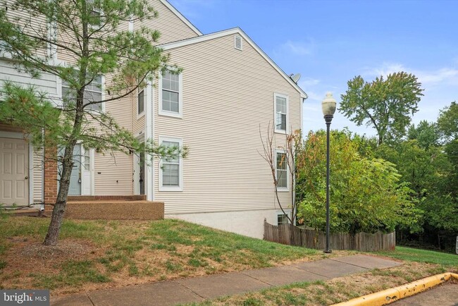 Building Photo - 44226 Mossy Brook Square