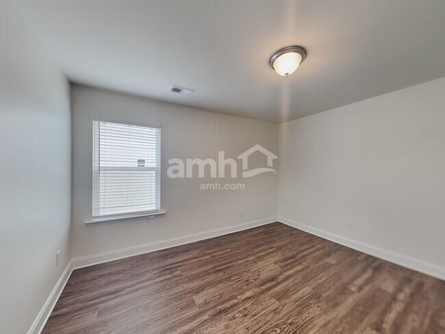 Building Photo - 405 Levon Ct