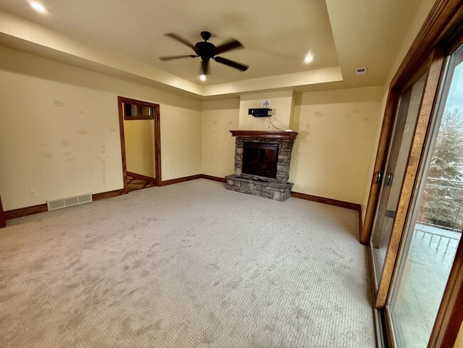 Building Photo - 6819 S Greenfield Way