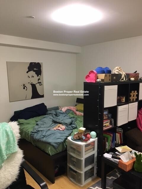 Building Photo - 461 Park Dr