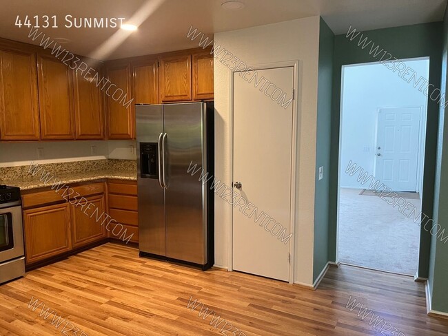 Building Photo - 44131 Sunmist-
