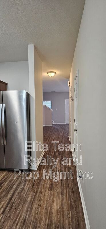 Building Photo - 2715 Meadow Knoll Dr
