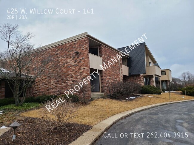 Building Photo - Spacious 2 Bedroom Condo minutes from Lake...