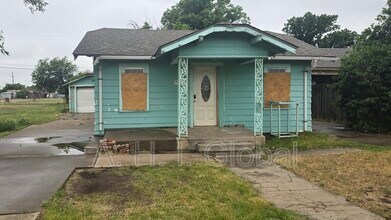 Building Photo - 903 N Polk St