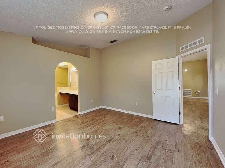 Building Photo - 1710 W Marshall Lake Dr