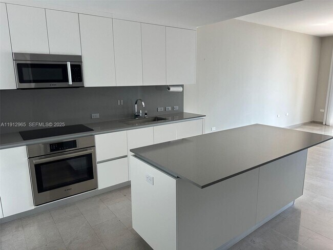 Building Photo - 68 SE 6th St