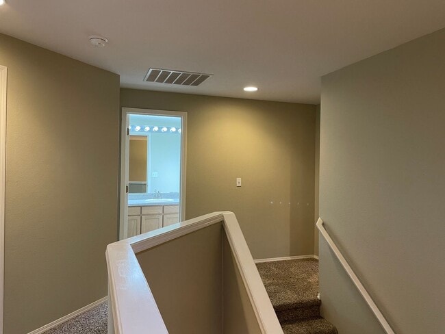 Building Photo - Adorable 4 Bedroom 2.5 Bath Home in Fisher...