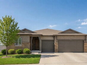 Building Photo - Castle Oaks 6 Bedroom Home With Finished Basement (Available September 7th)
