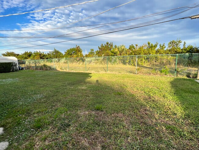 Building Photo - 3021 Albatross Rd