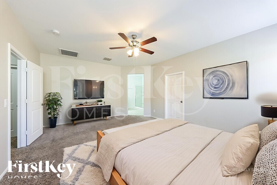 Building Photo - 4936 S 238th Ln