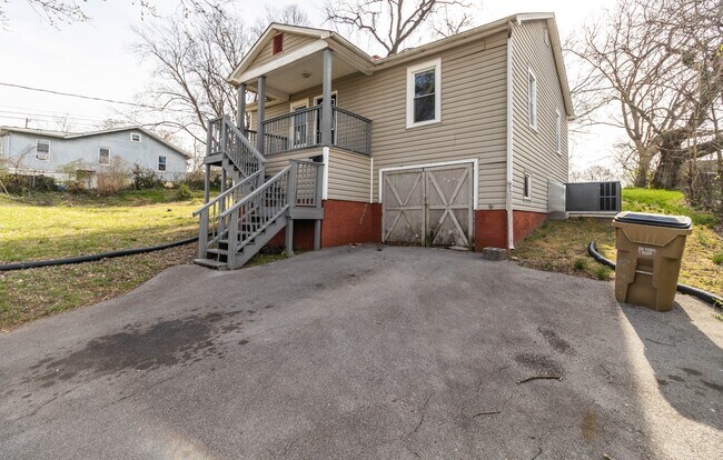 Building Photo - 218 W Columbia Ave