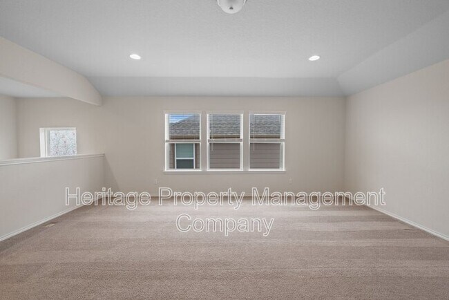 Building Photo - 942 Blue Violet