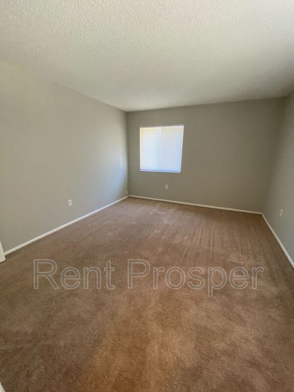 Building Photo - 304 Cherokee Ct