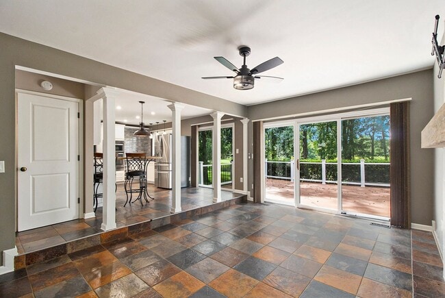 Building Photo - CLASSIC COLONIAL ELEGANCE WITH LAKESIDE SE...