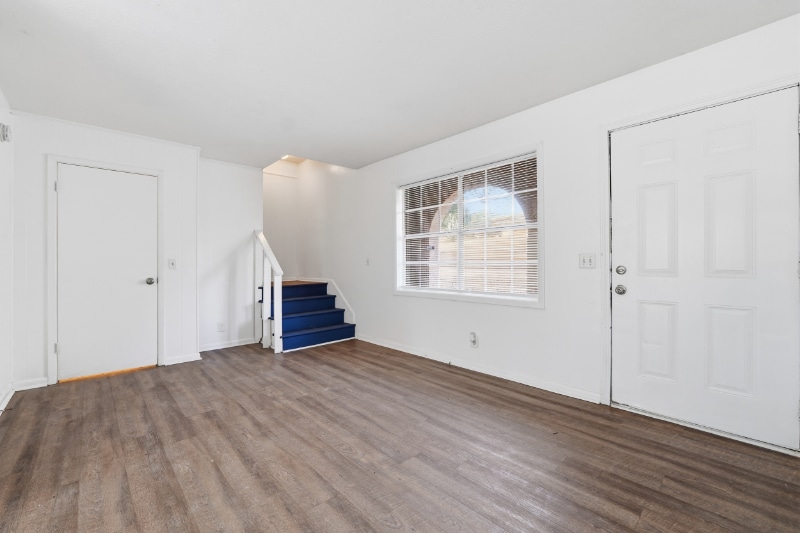 Building Photo - 1071-1073 Laurel Ln NW