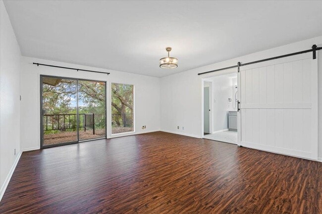 Building Photo - 313 Comet