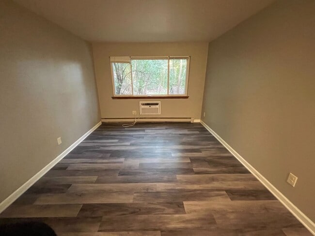 Primary Photo - 700 E North St. (10 Unit)