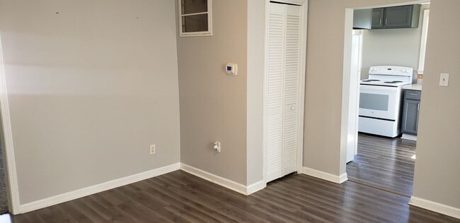 Building Photo - newly updated 2 bedroom 1 bath
