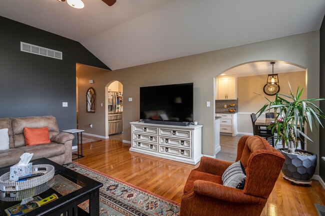 Building Photo - 613 Adens Woods Ct