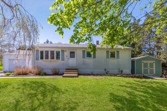 Building Photo - Renovated Ranch 3 BR/1BA/1 car garage w Fu...