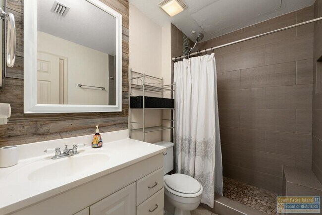 Building Photo - 125 E Retama St