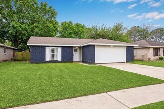 Building Photo - 5013 Valleyview Dr