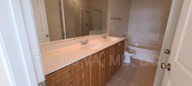 Building Photo - 12917 Centre Park Cir