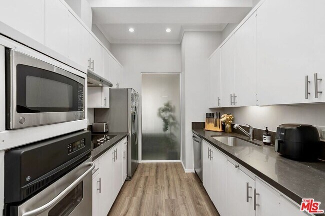 Building Photo - 10701 Wilshire Blvd