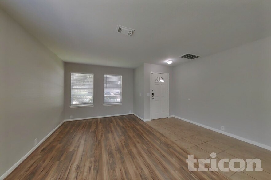 Building Photo - 2744 Woodspring Forest Dr