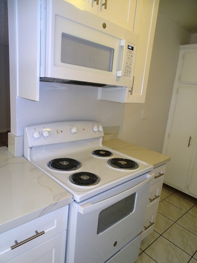 Building Photo - 5403 Newcastle Ave