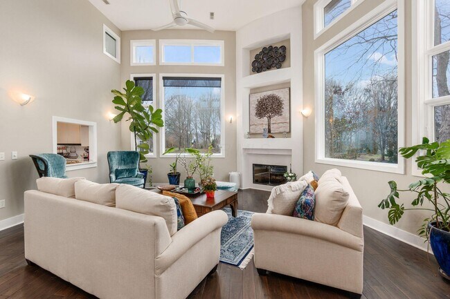 Building Photo - 4602 Sandwich Ct