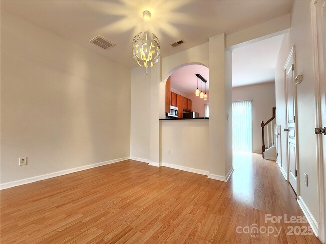 Building Photo - 8223 Chaceview Ct